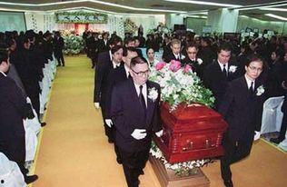 罗文葬礼全程视频,亲友泪别,缅怀永恒